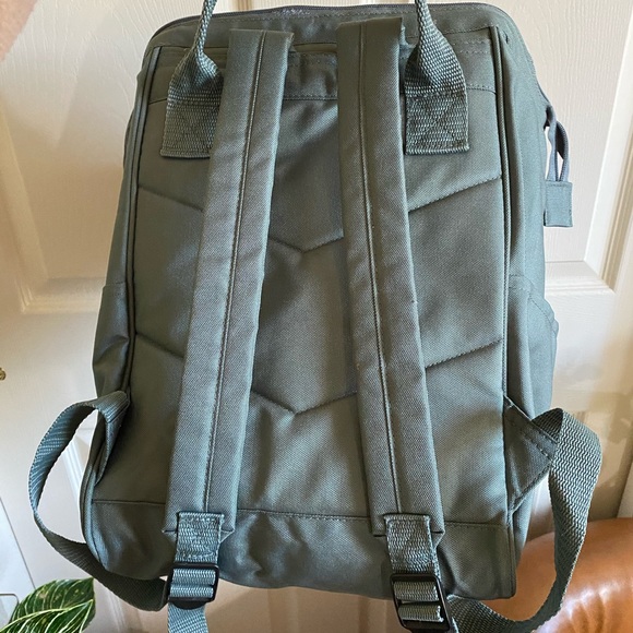 DSW small backpack - Picture 3 of 3